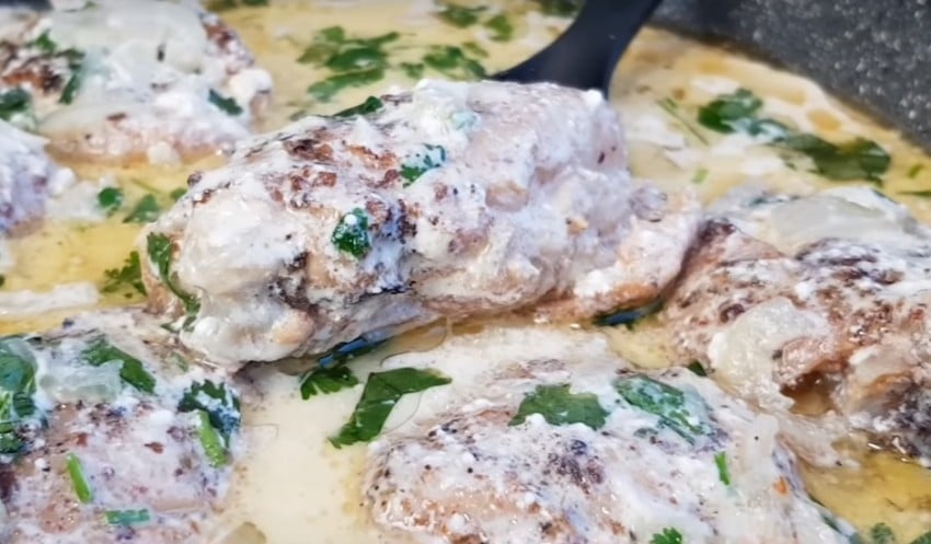 Курица, жаренная с чесноком на сковороде – 5 рецептов приготовления курицы на сковороде
