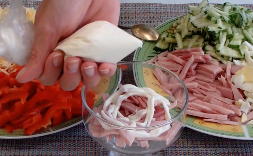 Салаты в креманках – простые и вкусные рецепты порционных салатов
