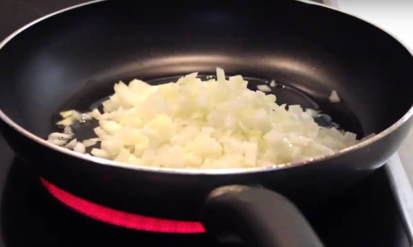 Ёжики из фарша с рисом с подливкой: 6 рецептов мясных тефтелей в соусе