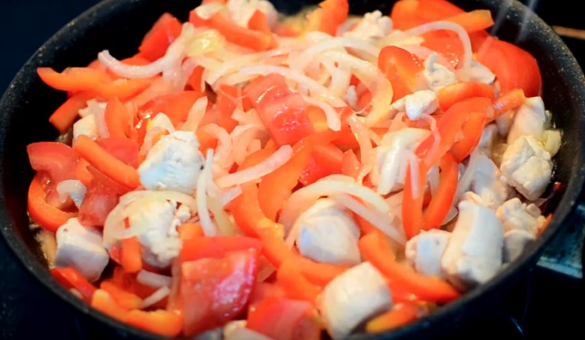 Фунчоза с курицей и овощами: 5 рецептов приготовления горячего блюда