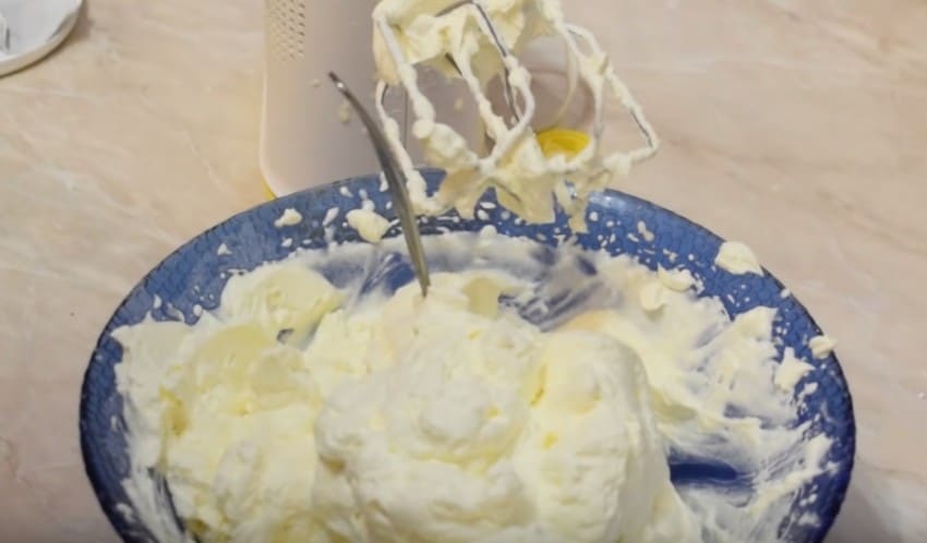 Крем из маскарпоне и сливок для торта: 5 рецептов
