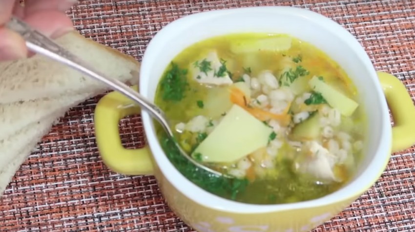 Рассольник с перловкой и солеными огурцами: 6 рецептов приготовления супа