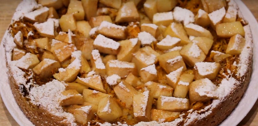 Шарлотка из кукурузной муки с яблоками – 5 рецептов диетического пирога