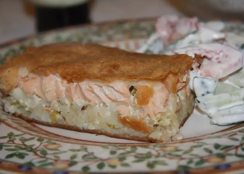 Пирог с мойвой и луком: вкусные и сытные рецепты приготовления