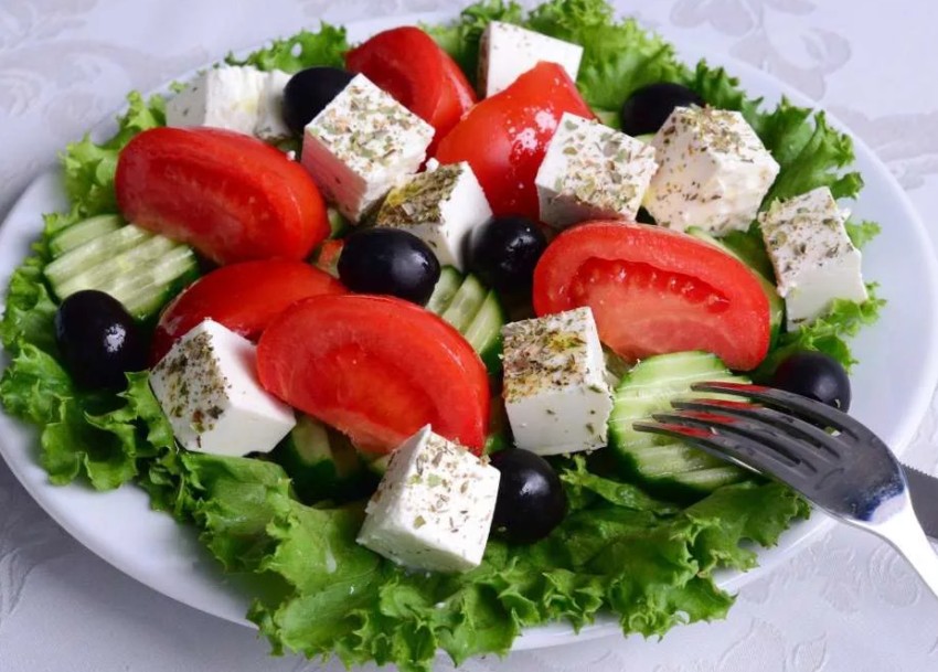 Классический пошаговый рецепт греческого салата с брынзой с фото