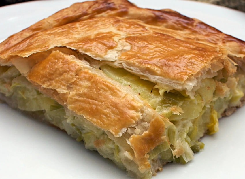 Мясной пирог из слоёного теста (Сочный) — рецепт с фото пошагово