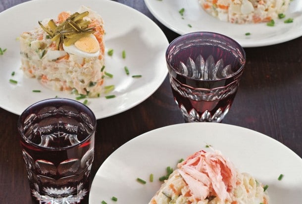 Салат "Оливье с крабовым мясом" – кулинарные рецепты