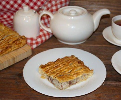 Бездрожжевой пирог с тушенкой и картофелем – кулинарный рецепт