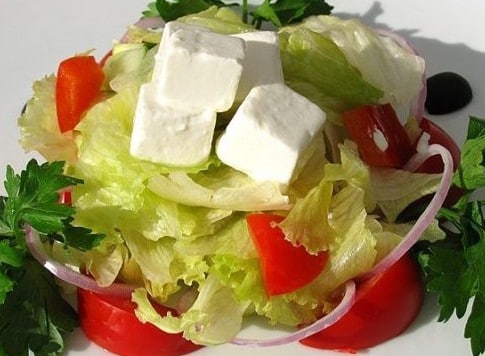 Салат с жареным адыгейским сыром - пошаговый рецепт с фото