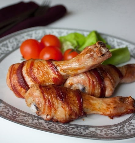 Куриные голени в беконе – пошаговые кулинарные рецепты