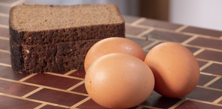 Нужно ли добавлять яйца в хлеб?